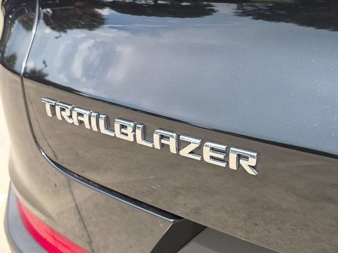 Used 2023 Chevrolet TrailBlazer LT w/ Convenience Package FWD image 6