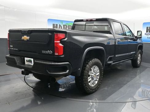 Used 2025 Chevrolet Silverado 2500 High Country w/ High Country Premium Package AWD/4WD image 5