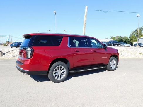 New 2025 Chevrolet Suburban Premier image 3