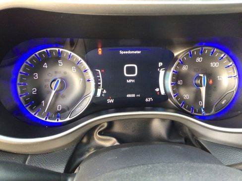 Used 2025 Chrysler Pacifica Select FWD image 16