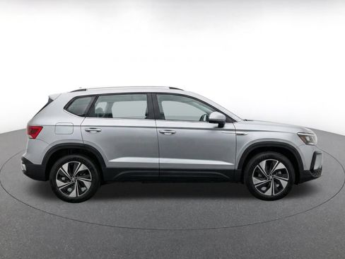Used 2026 Volkswagen Taos SE AWD/4WD image 10
