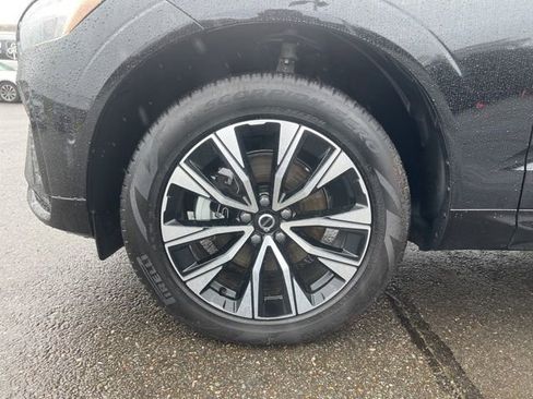 Used 2025 Volvo XC60 B5 Plus image 12