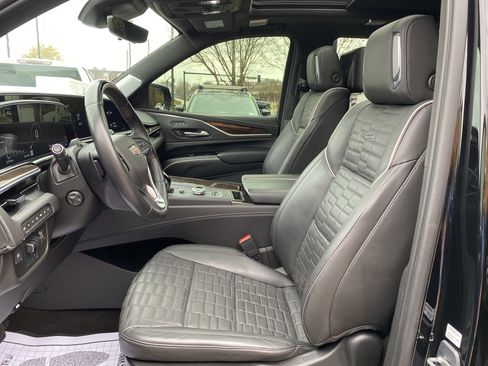 Used 2023 Cadillac Escalade Sport Platinum w/ LPO, ONYX Package image 16