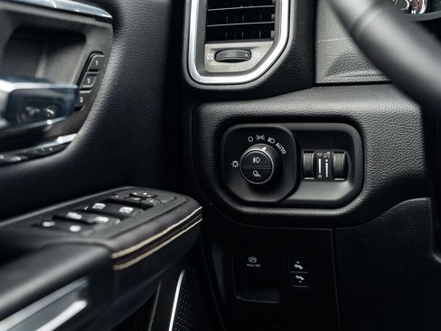 Used 2025 RAM 1500 Laramie AWD/4WD image 27