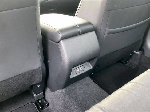 Used 2025 Nissan Altima 2.5 SV FWD image 12