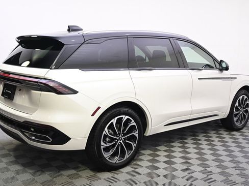 New 2026 Lincoln Nautilus Reserve AWD/4WD image 7