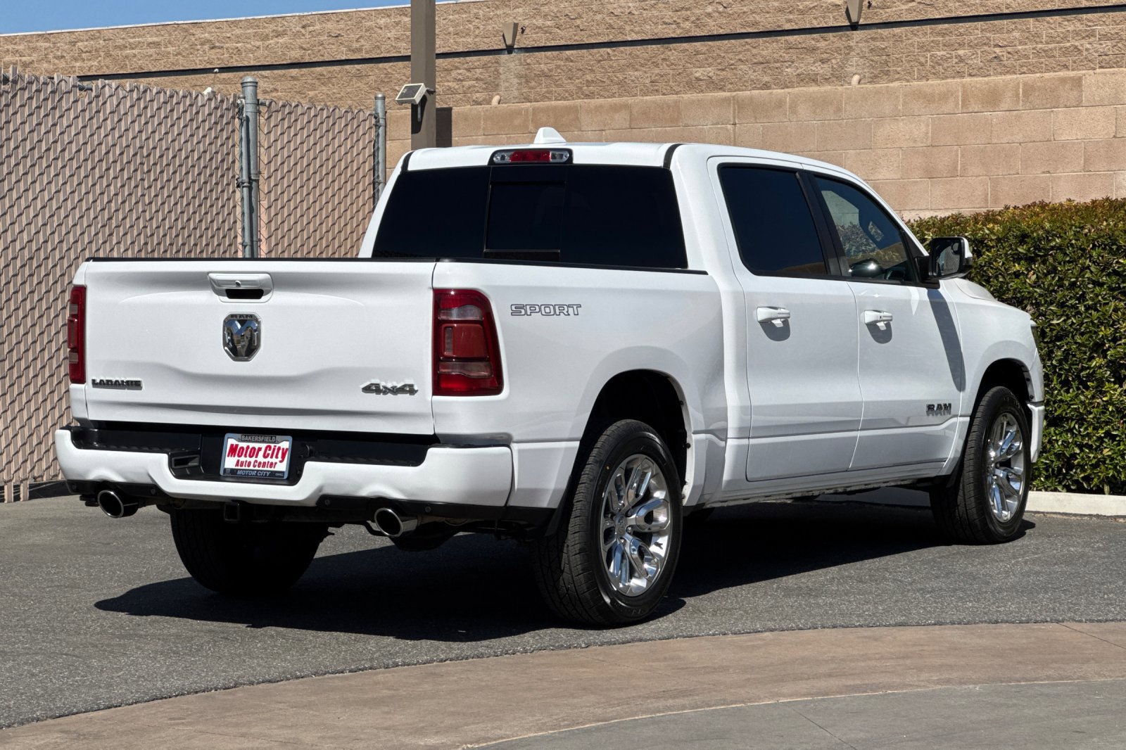 Used 2023 RAM 1500 Laramie AWD/4WD image 4