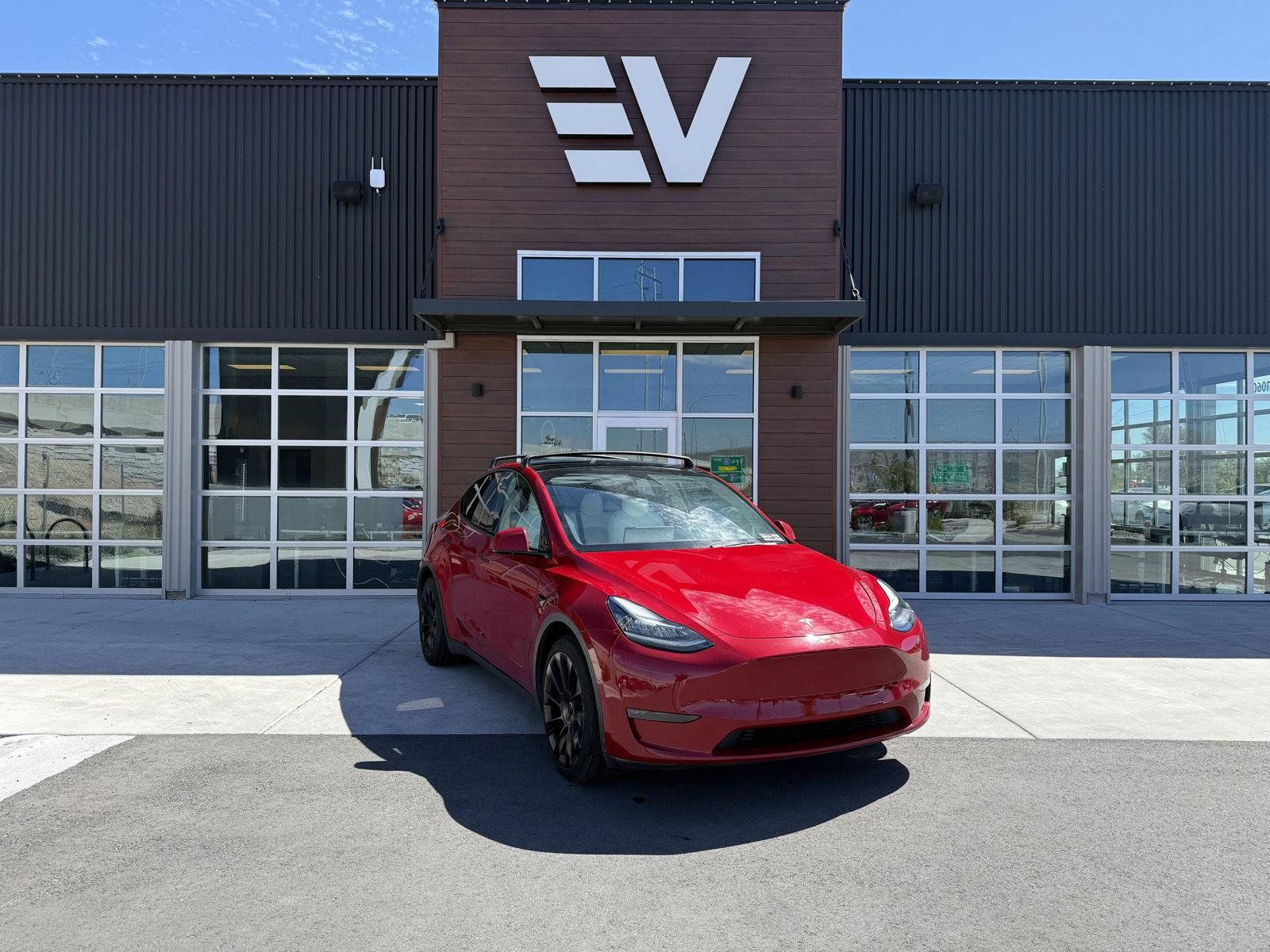 Used 2020 Tesla Model Y Long Range AWD/4WD image 1