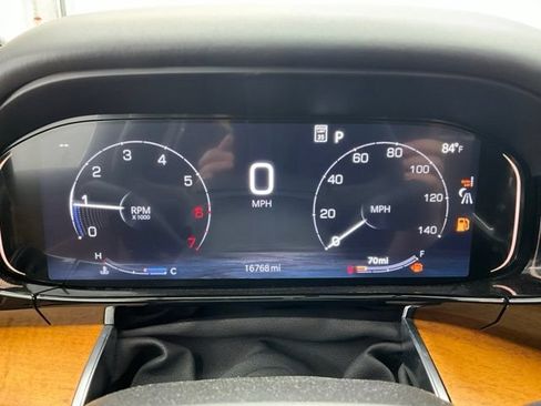 Used 2024 Jeep Grand Wagoneer L Series III AWD/4WD image 10