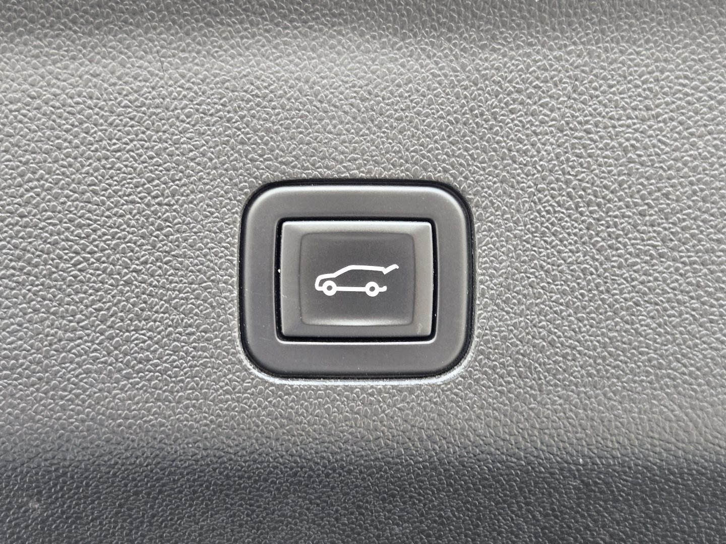 Used 2024 GMC Yukon AT4 AWD/4WD image 9