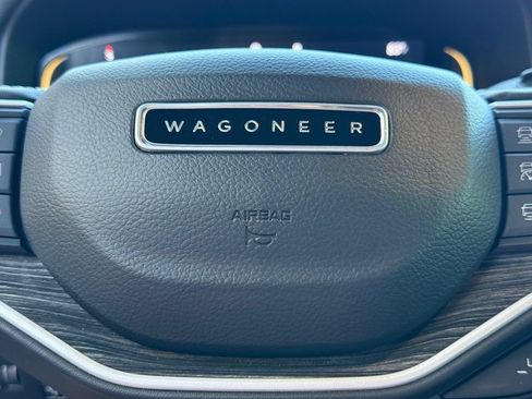 Used 2022 Jeep Wagoneer Series II AWD/4WD image 20