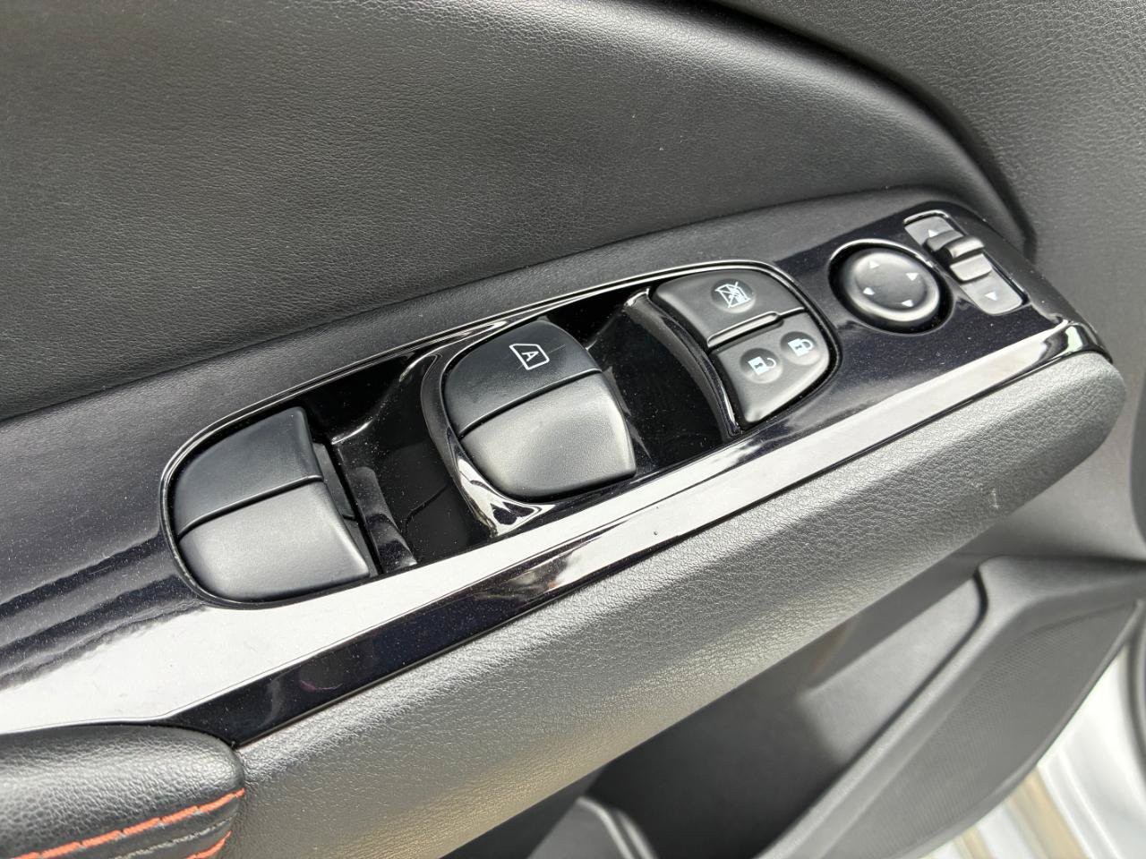 Used 2024 Nissan Altima 2.5 SR FWD image 9