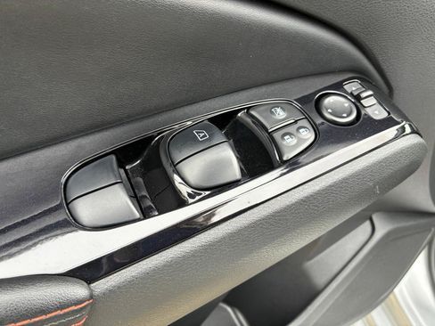 Used 2024 Nissan Altima 2.5 SR FWD image 9
