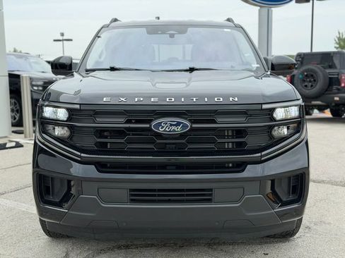 Used 2025 Ford Expedition Active AWD/4WD image 2