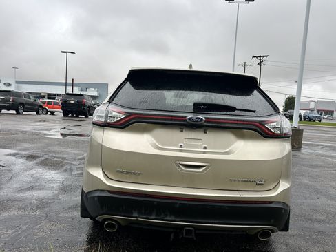 Used 2018 Ford Edge Titanium w/ Ford Safe & Smart Package AWD/4WD image 3
