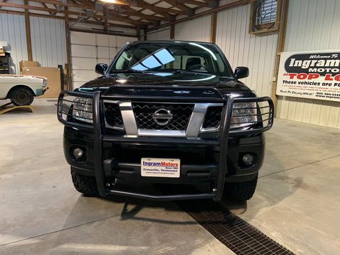 Used 2018 Nissan Frontier PRO-4X image 2