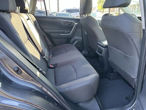 Used 2019 Toyota RAV4 LE image 11