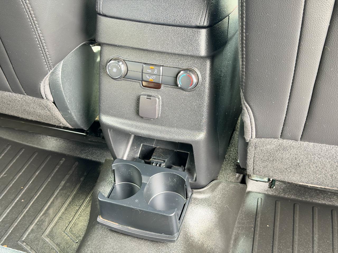 Used 2018 Ford Explorer XLT w/ Equipment Group 202A AWD/4WD image 43
