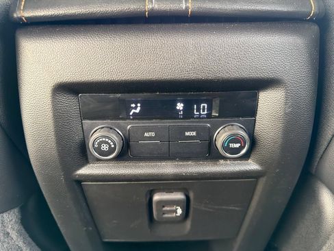 Used 2021 Chevrolet Traverse LT AWD/4WD image 24