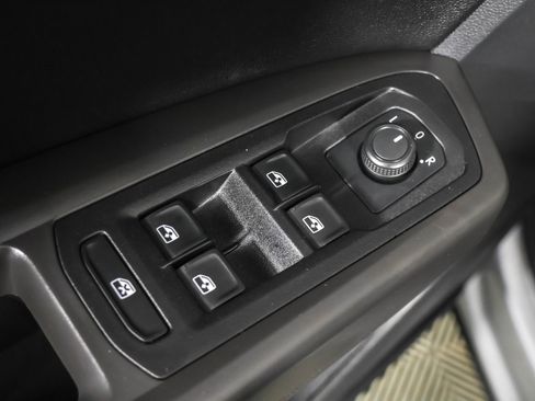 Used 2020 Volkswagen Atlas Cross Sport SE w/ Panoramic Sunroof Package image 34