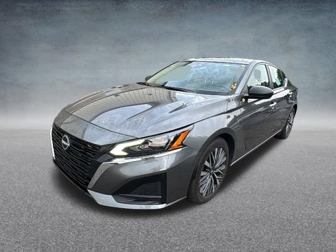 Used 2025 Nissan Altima 2.5 SV FWD image 5