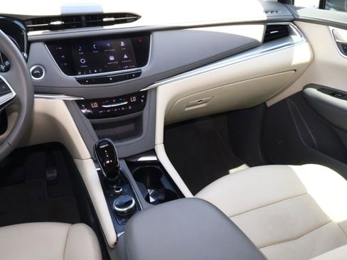 Used 2020 Cadillac XT5 Premium Luxury FWD image 17