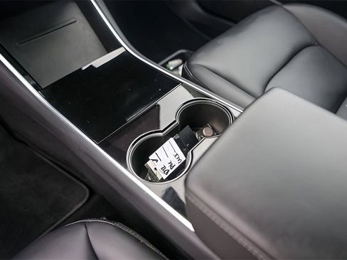 Used 2018 Tesla Model 3 Long Range image 19