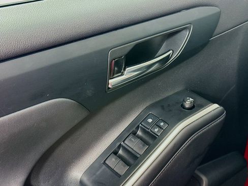 Used 2022 Toyota Highlander XLE image 18