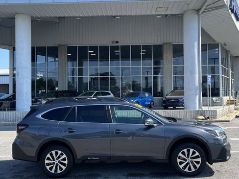 Used 2020 Subaru Outback Premium image 2