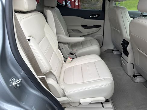 Used 2023 GMC Acadia Denali w/ Denali Ultimate Package FWD image 15