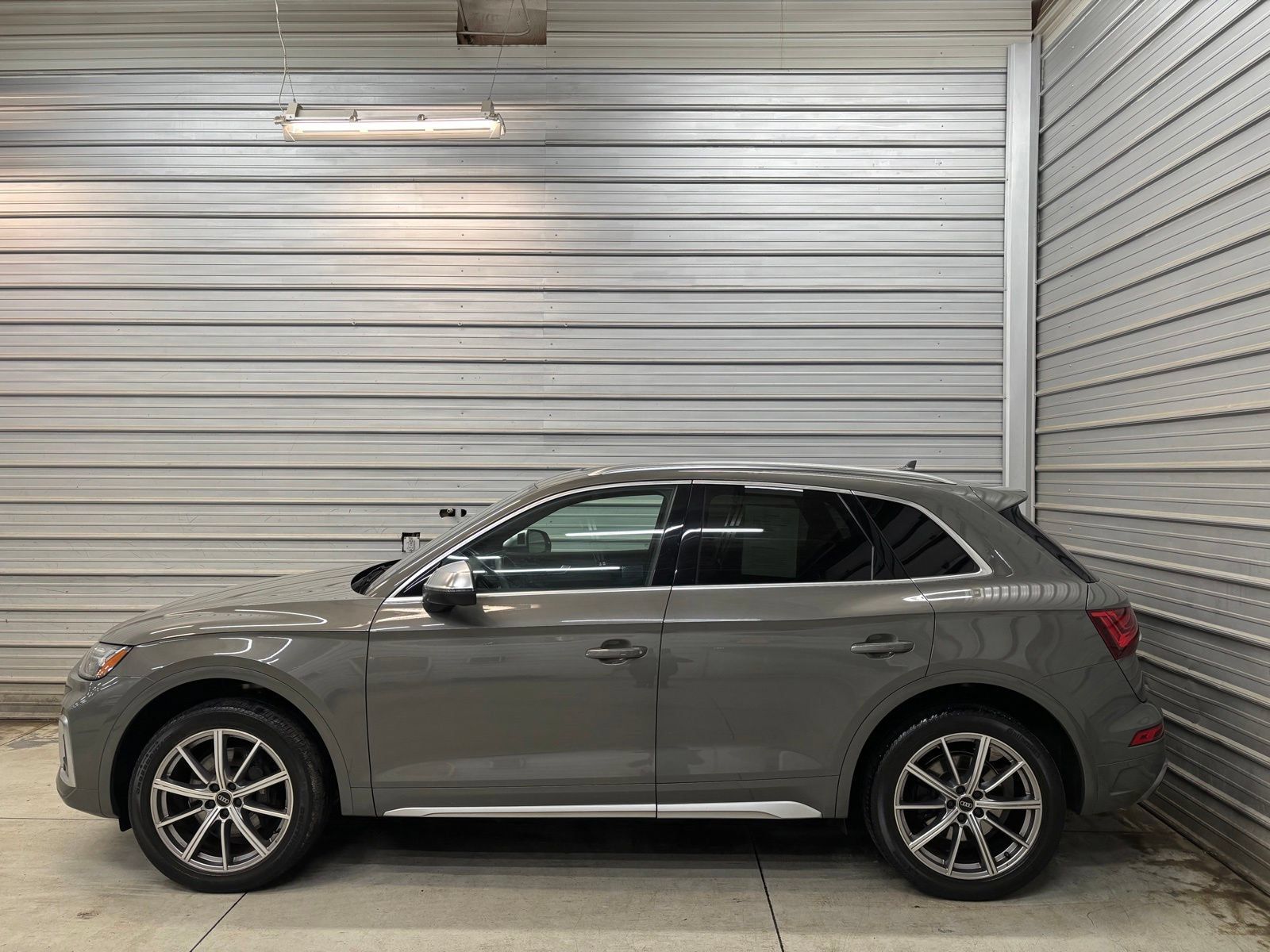 Used 2023 Audi SQ5 Premium w/ Convenience Package AWD/4WD image 6