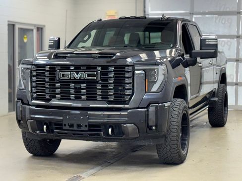 Used 2024 GMC Sierra 2500 Denali Ultimate AWD/4WD image 3