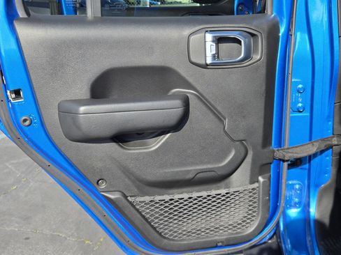 Used 2022 Jeep Gladiator Sport image 26