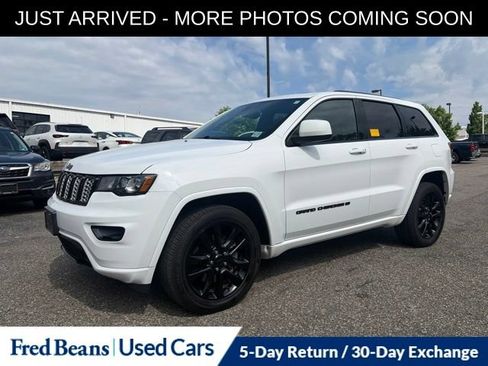 Used 2022 Jeep Grand Cherokee Laredo X AWD/4WD image 3