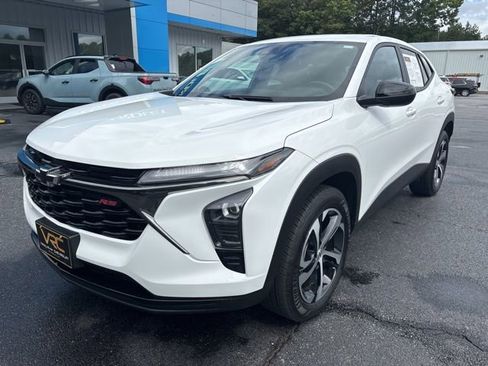 Used 2024 Chevrolet Trax RS w/ Sunroof Package image 8