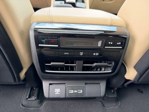 Used 2023 Acura MDX SH-AWD image 16