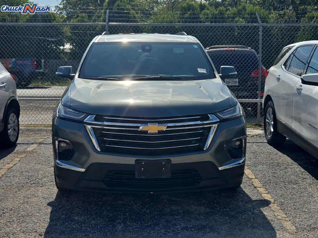 Used 2023 Chevrolet Traverse LT FWD image 2