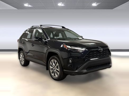 Used 2025 Toyota RAV4 XLE Premium FWD image 5