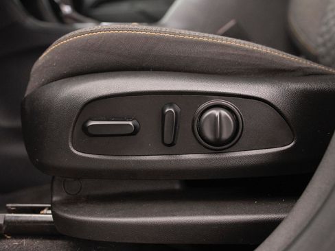 Used 2021 Chevrolet Equinox LT image 12