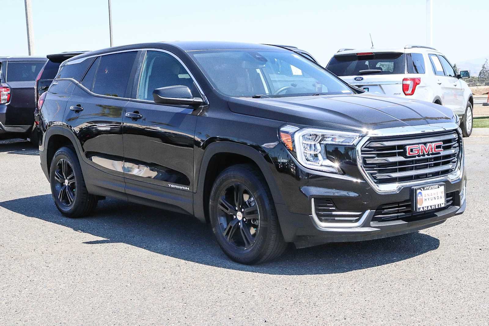 Used 2024 GMC Terrain SLE AWD/4WD image 3