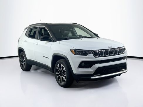 Used 2024 Jeep Compass Limited image 3