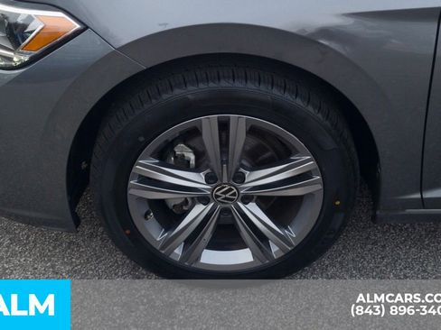 Used 2024 Volkswagen Jetta SE image 12