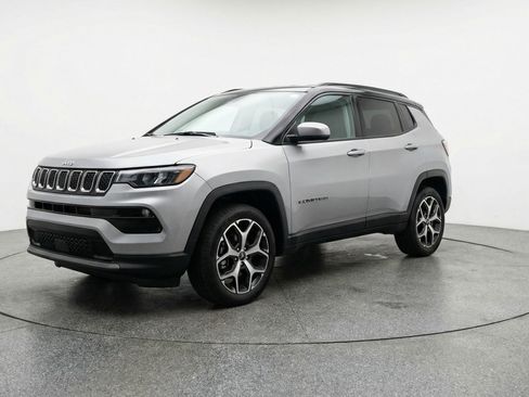 Used 2025 Jeep Compass Limited AWD/4WD image 3