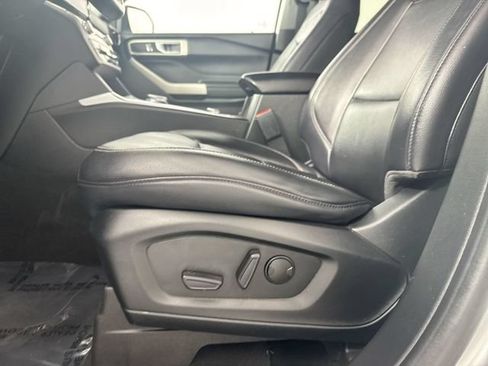 Used 2021 Ford Explorer XLT w/ Equipment Group 202A AWD/4WD image 21
