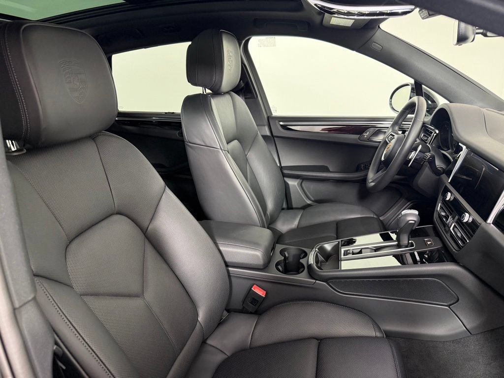 Certified 2026 Porsche Macan AWD/4WD image 16