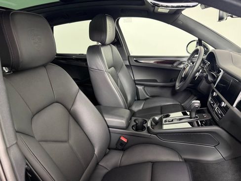 Certified 2026 Porsche Macan AWD/4WD image 16