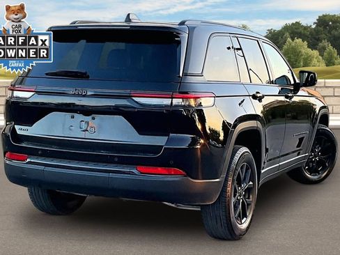Used 2025 Jeep Grand Cherokee Altitude AWD/4WD image 9