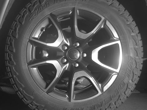 Used 2025 Jeep Compass Trailhawk image 14