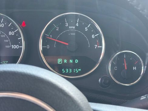 Used 2016 Jeep Wrangler Unlimited Rubicon w/ Connectivity Group AWD/4WD image 9
