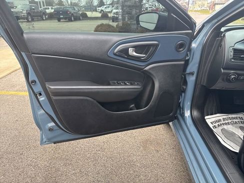 Used 2015 Chrysler 200 S w/ Comfort Group image 7